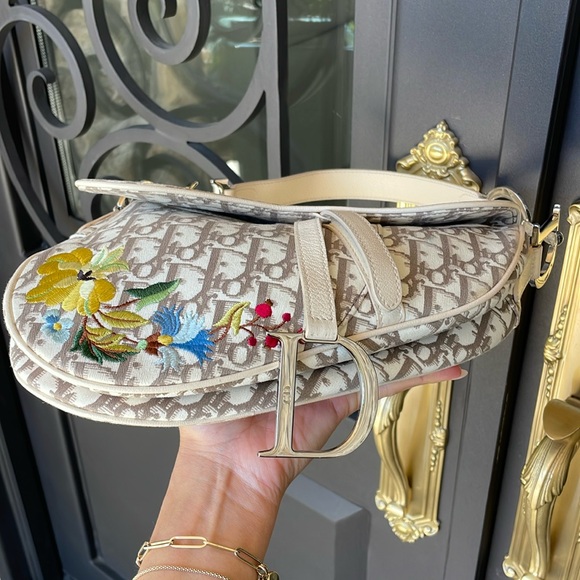 Christian Dior beige floral saddle bag - Picture 10 of 17